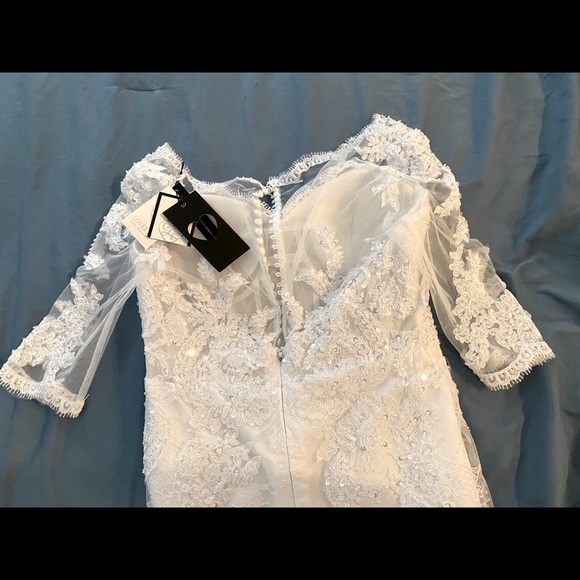 New!White wedding dress size between 8-10 - Picture 7 of 8